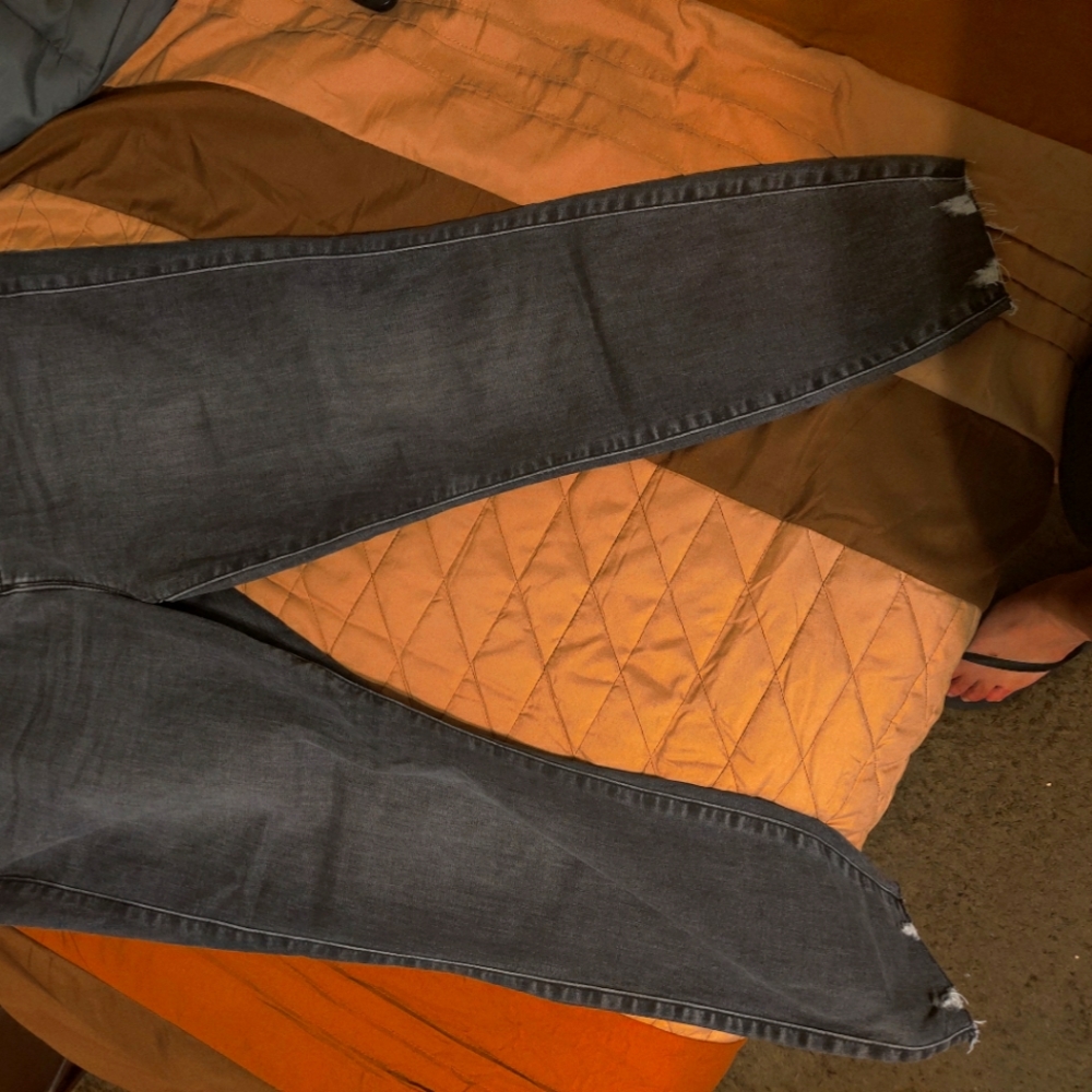 EUC Torrid Bombshell Skinny Jeans